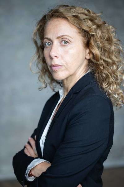Book comédienne Deborah Levi