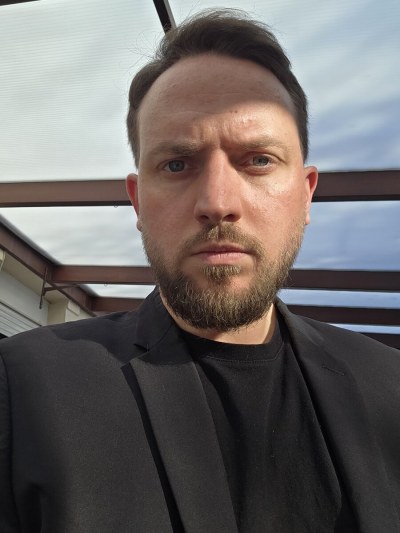 Selfie (Mars 2026)